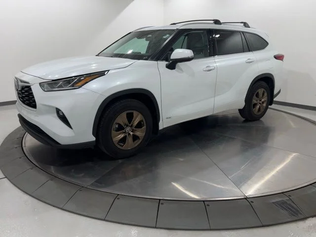 2022 Toyota Highlander Hybrid Bronze Edition AWD photo