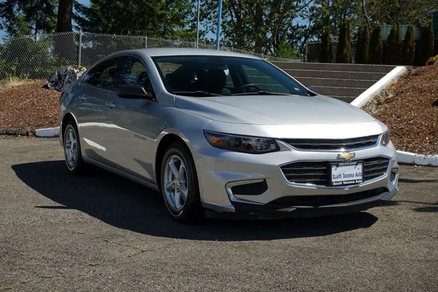 2017 Chevrolet Malibu LS FWD photo