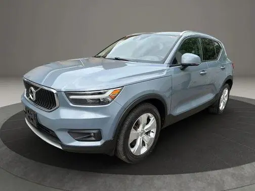 2021 Volvo XC40 Momentum FWD photo