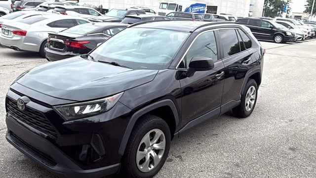2021 Toyota RAV4 LE FWD photo