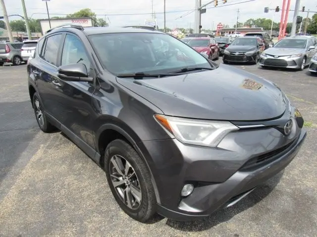 2018 Toyota RAV4 XLE AWD photo
