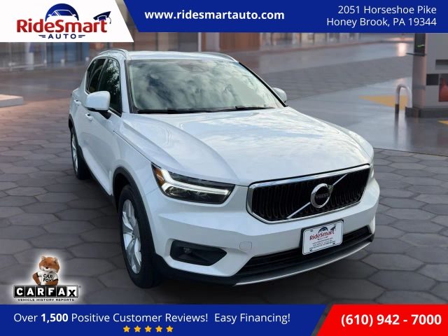 2021 Volvo XC40 Momentum FWD photo