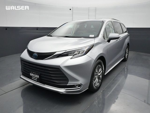 2023 Toyota Sienna XLE AWD photo