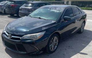 2016 Toyota Camry FWD photo