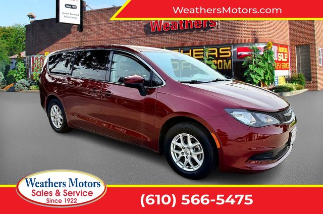 2023 Chrysler Voyager LX FWD photo
