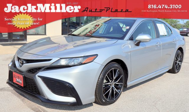 2022 Toyota Camry SE FWD photo