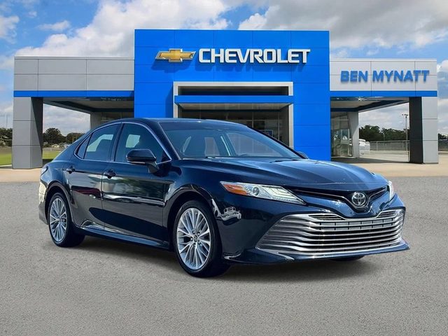 2019 Toyota Camry XLE FWD photo