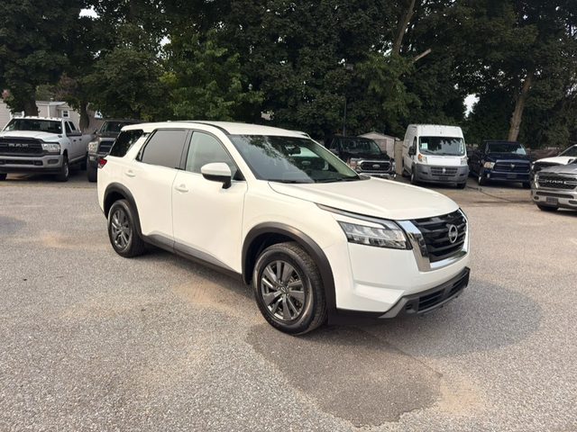 2022 Nissan Pathfinder S 4WD photo