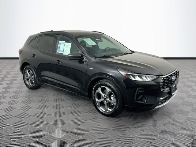 2023 Ford Escape ST-Line FWD photo