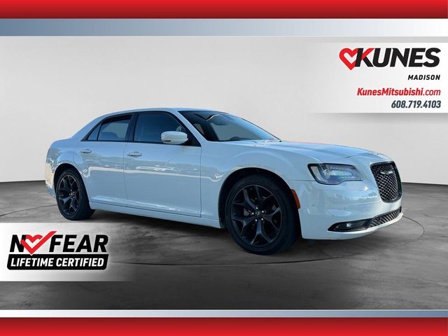 2023 Chrysler 300 300S RWD photo