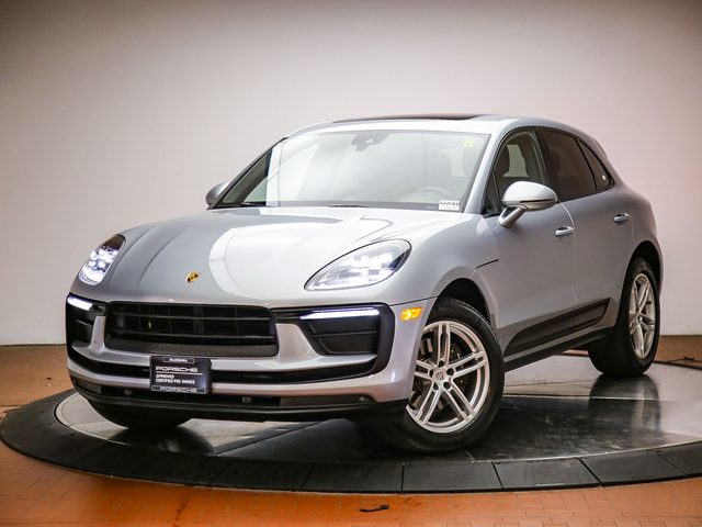 2022 Porsche Macan  AWD photo