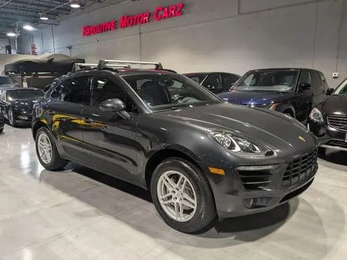 2017 Porsche Macan AWD photo