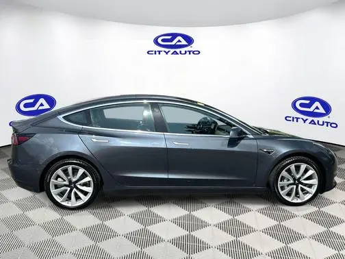 2018 Tesla Model 3 RWD photo