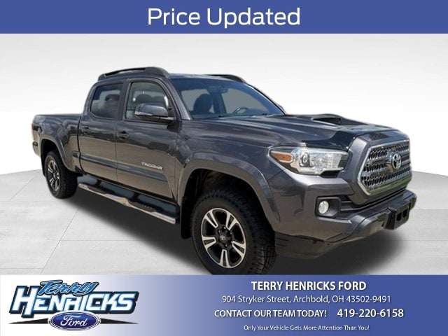 2017 Toyota Tacoma TRD Sport 4WD photo