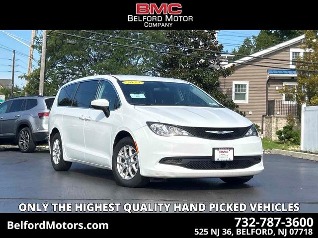 2022 Chrysler Voyager LX FWD photo