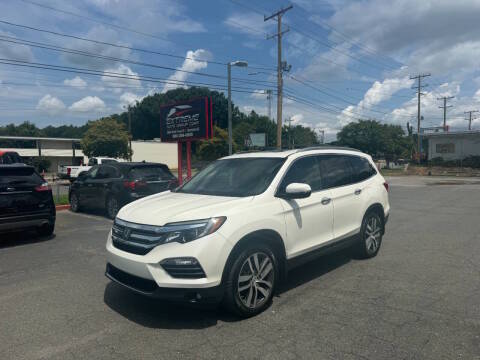 2017 Honda Pilot Touring FWD photo