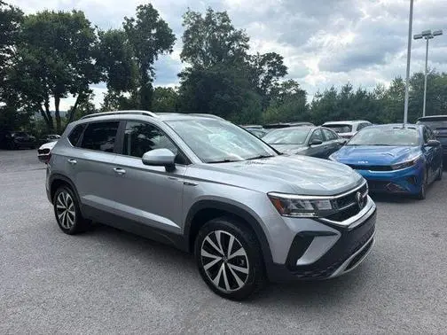 2022 Volkswagen Taos SE AWD photo