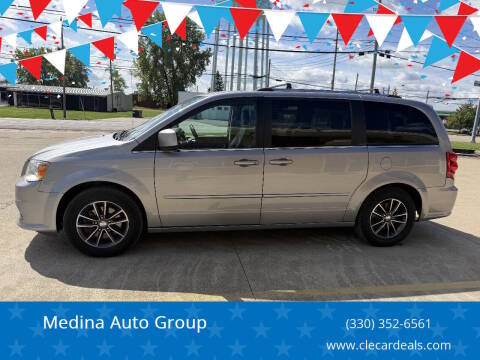 2017 Dodge Grand Caravan SXT FWD photo