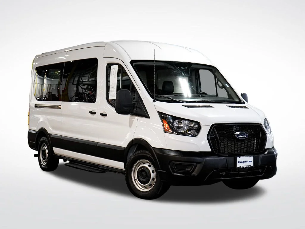 2023 Ford Transit Passenger Wagon XL RWD photo