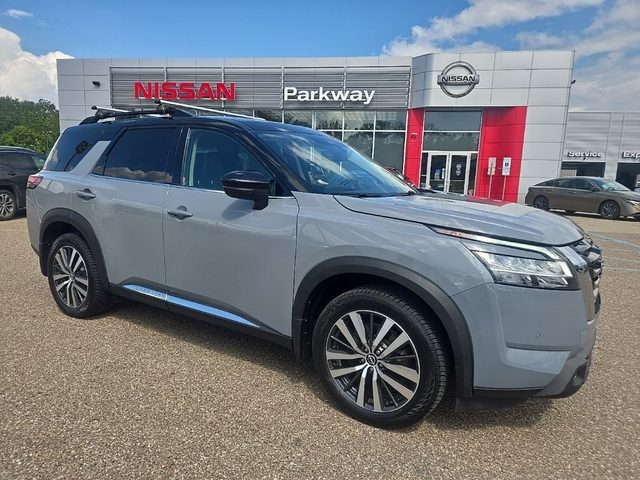 2022 Nissan Pathfinder Platinum 4WD photo