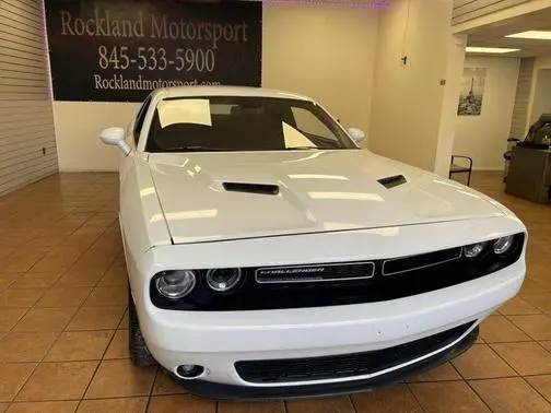 2021 Dodge Challenger SXT RWD photo