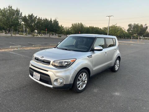 2017 Kia Soul + FWD photo