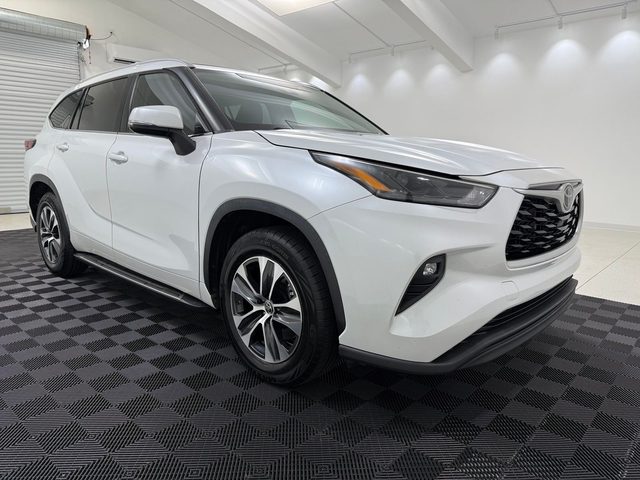 2022 Toyota Highlander XLE FWD photo