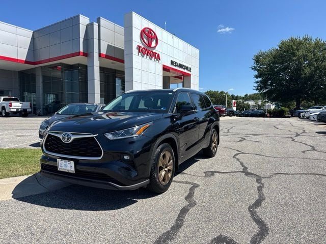 2023 Toyota Highlander Hybrid Bronze Edition AWD photo