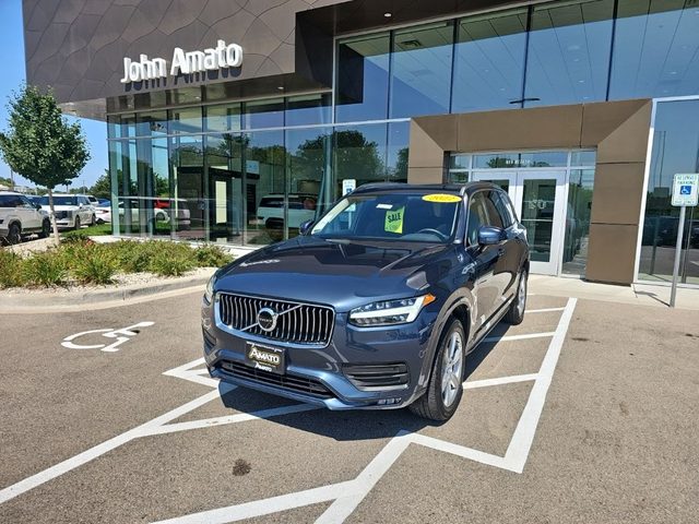 2022 Volvo XC90 Momentum AWD photo