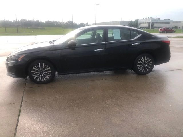 2023 Nissan Altima 2.5 SV FWD photo