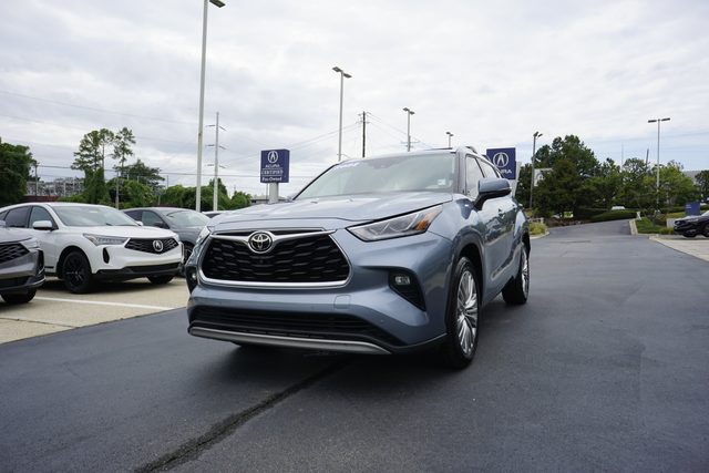 2022 Toyota Highlander Platinum FWD photo
