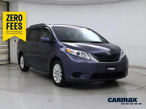 2015 Toyota Sienna LE AWD photo