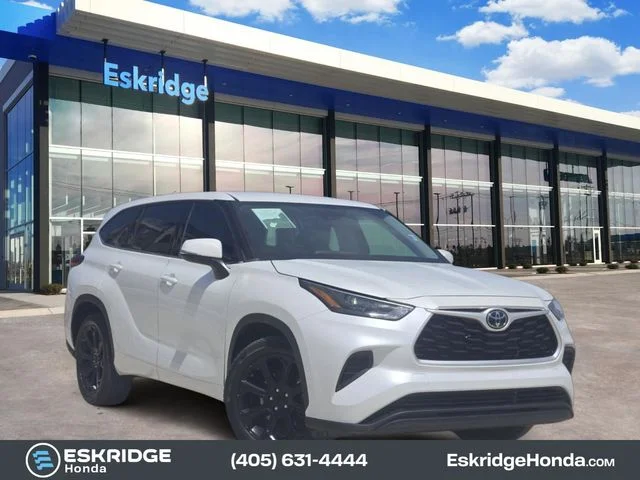 2022 Toyota Highlander L FWD photo