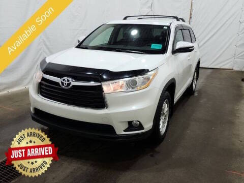 2016 Toyota Highlander LE AWD photo