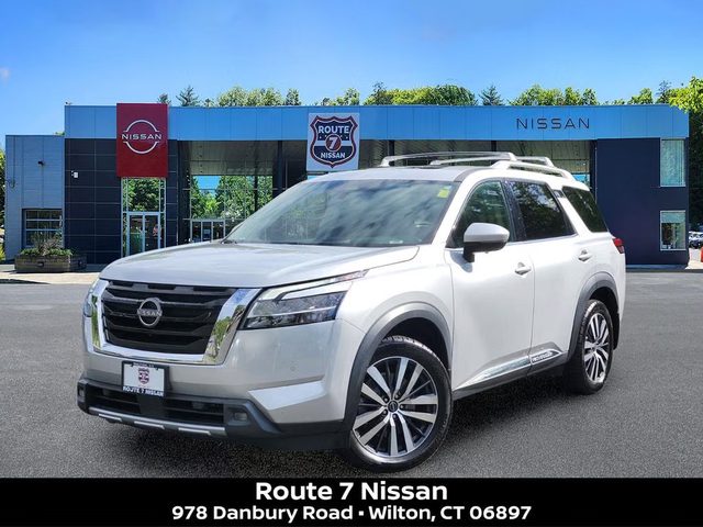 2022 Nissan Pathfinder Platinum 4WD photo