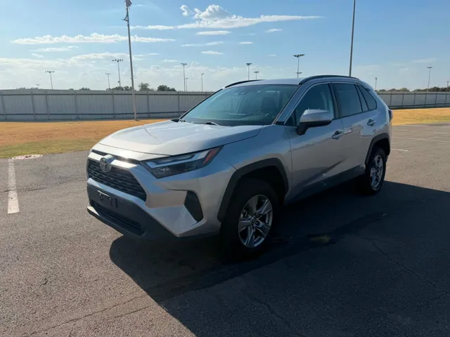 2022 Toyota RAV4 Hybrid XLE AWD photo