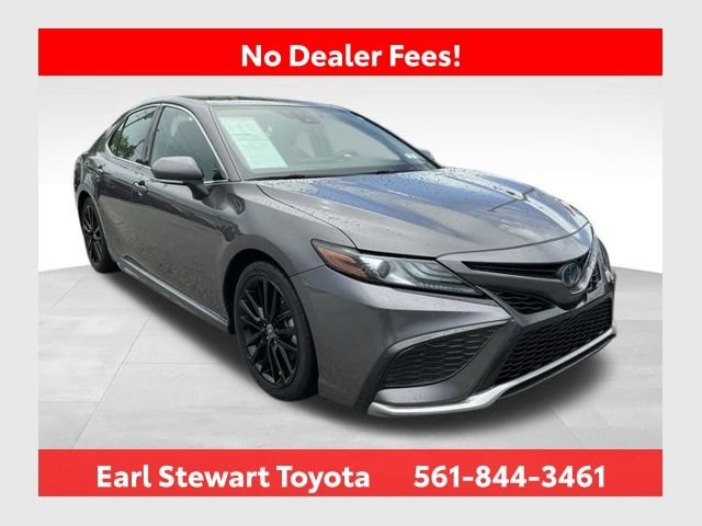 2022 Toyota Camry Hybrid XSE FWD photo