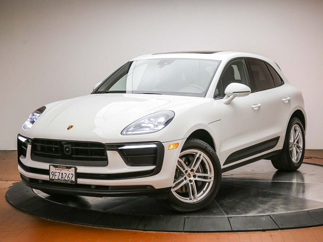 2023 Porsche Macan  AWD photo