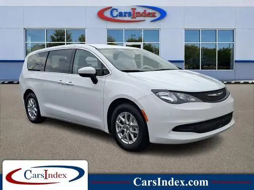 2023 Chrysler Voyager LX FWD photo