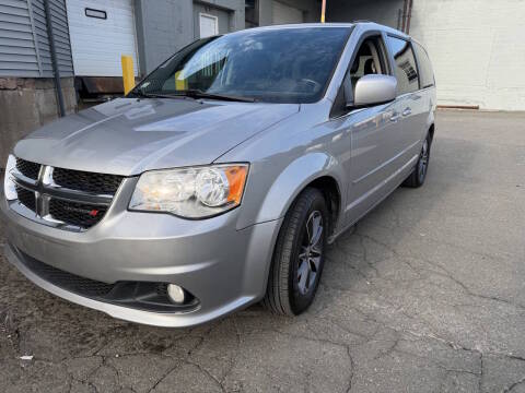 2017 Dodge Grand Caravan SXT FWD photo