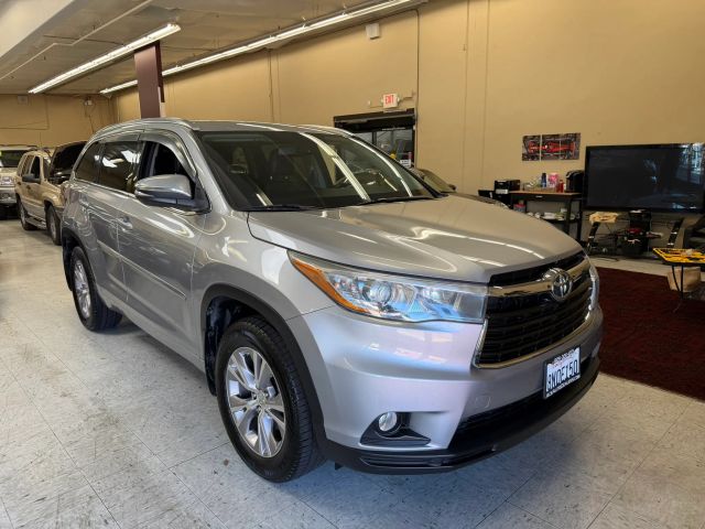 2015 Toyota Highlander XLE AWD photo