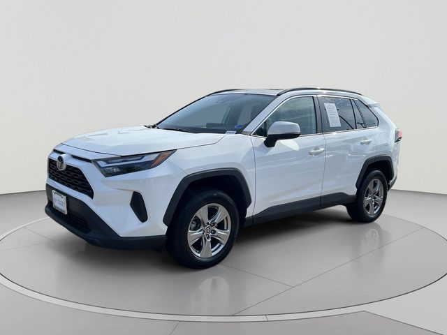 2022 Toyota RAV4 XLE AWD photo