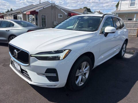 2022 Volvo XC60 Momentum AWD photo