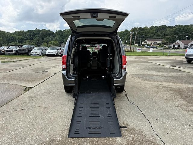 2017 Dodge Grand Caravan SXT FWD photo