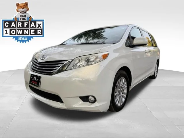 2015 Toyota Sienna XLE FWD photo