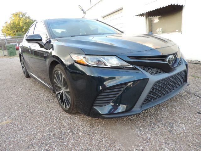 2018 Toyota Camry SE FWD photo