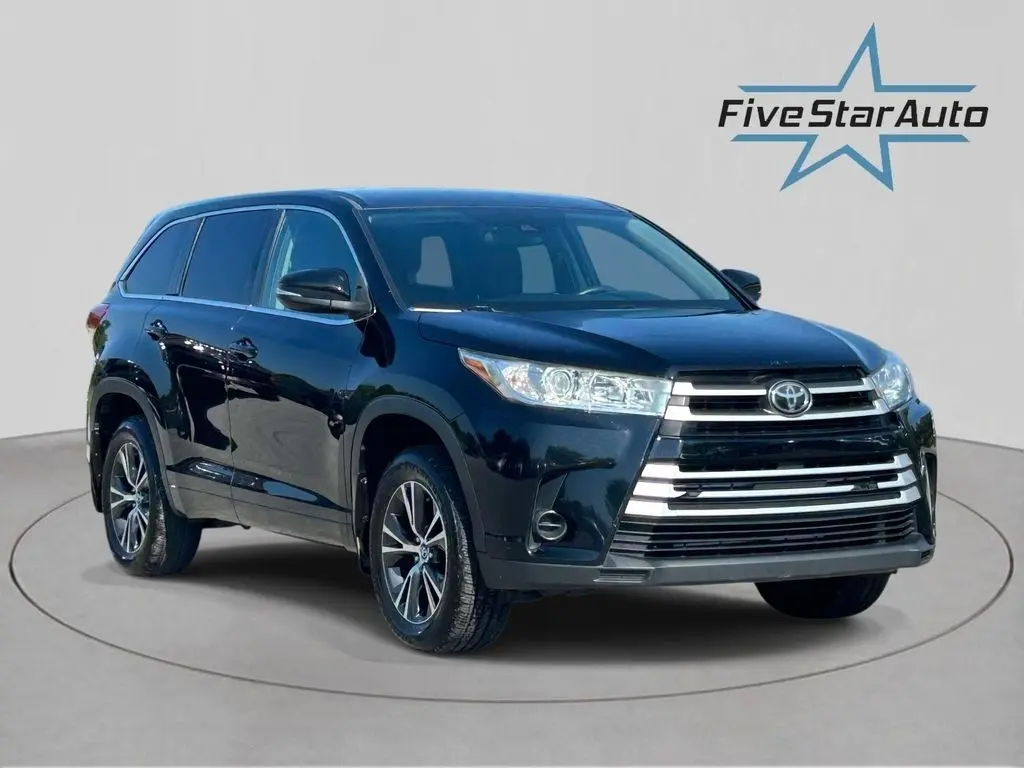 2017 Toyota Highlander LE AWD photo