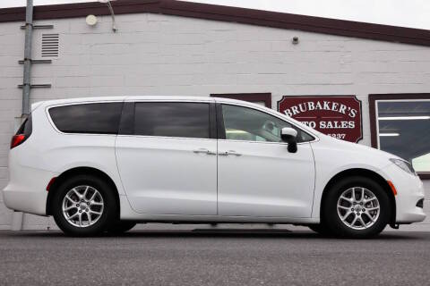2023 Chrysler Voyager LX FWD photo