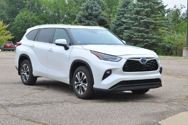 2023 Toyota Highlander Hybrid XLE AWD photo