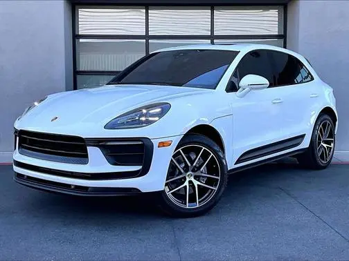 2022 Porsche Macan AWD photo